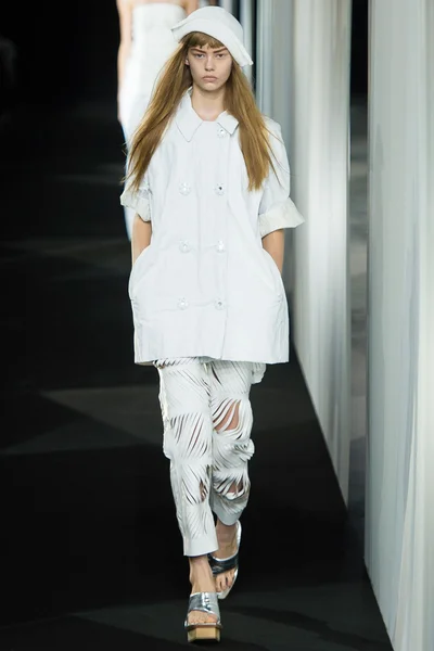 Look 3